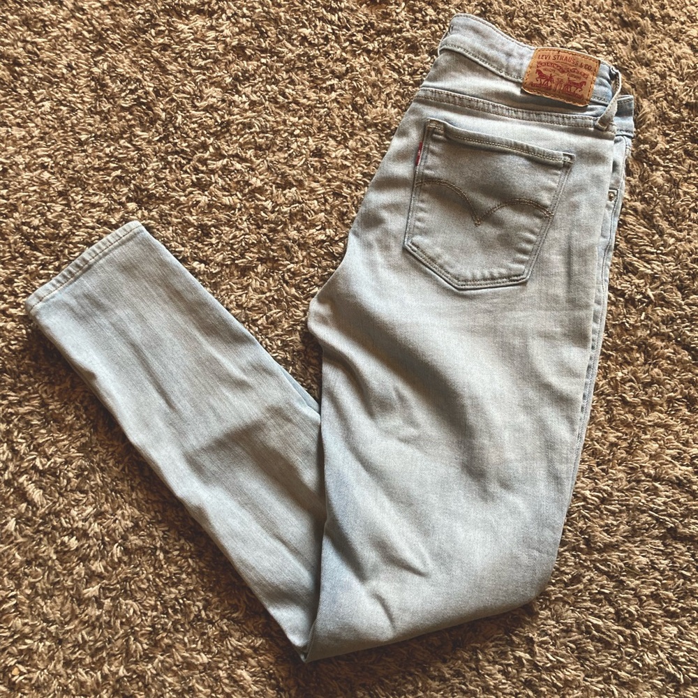 711 Levi’s skinny jeans